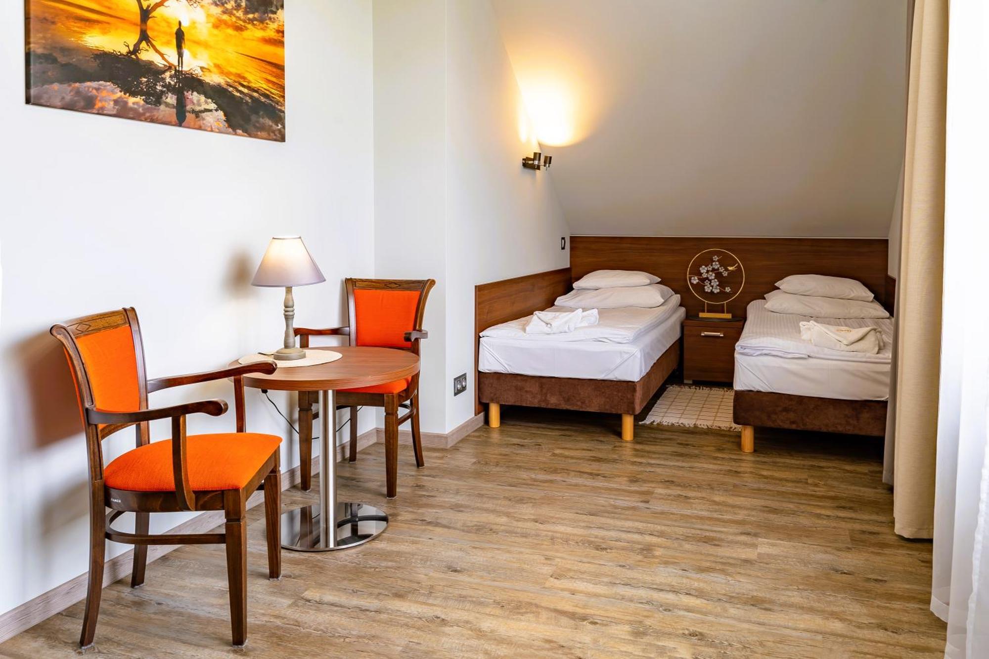 Zlota Jesien Restauracja I Noclegi Nad Jeziorem Kartuzy Exteriör bild
